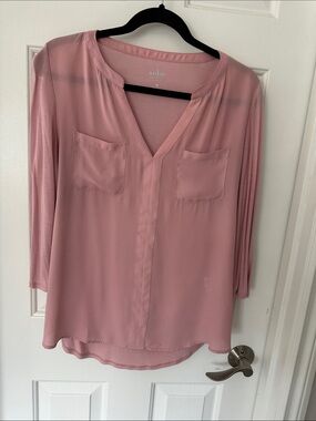 Soho Soft Pink V-Neck Two-Pocket Blouse